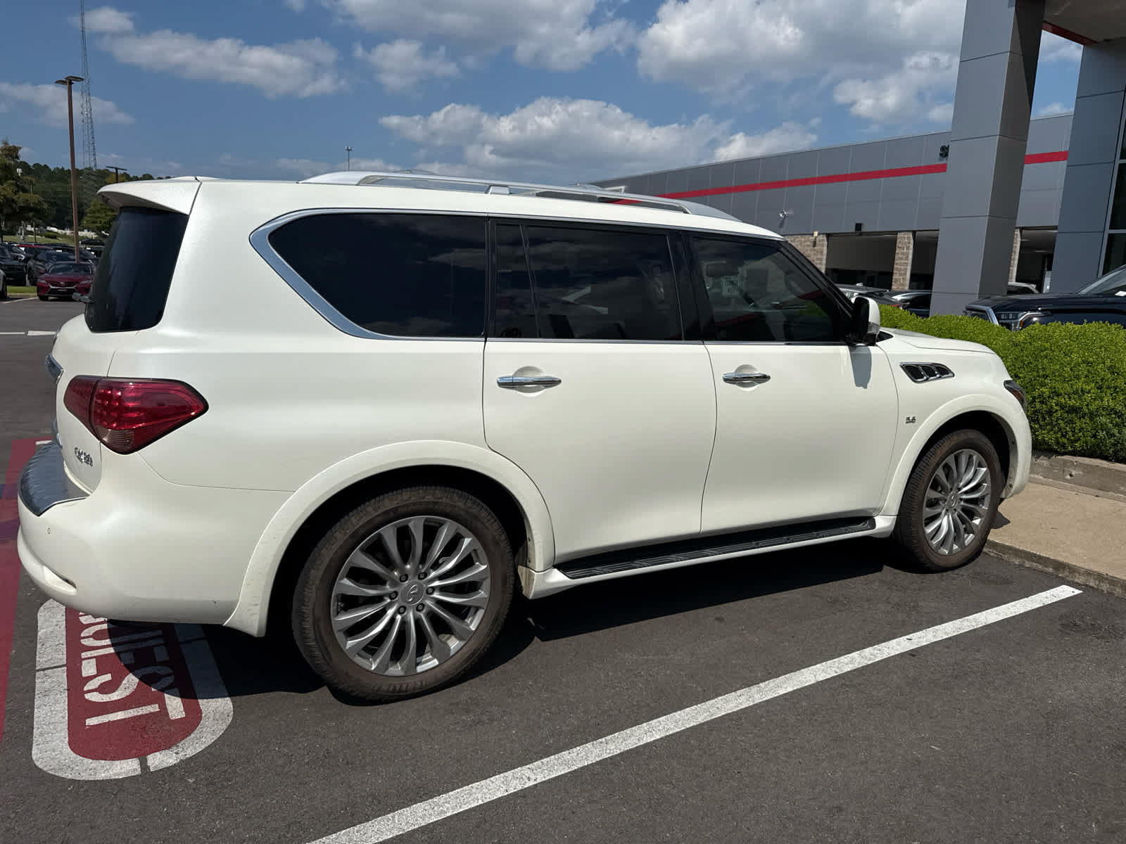 Used 2015 INFINITI QX80 2WD w/ 22" Wheel Package image 4