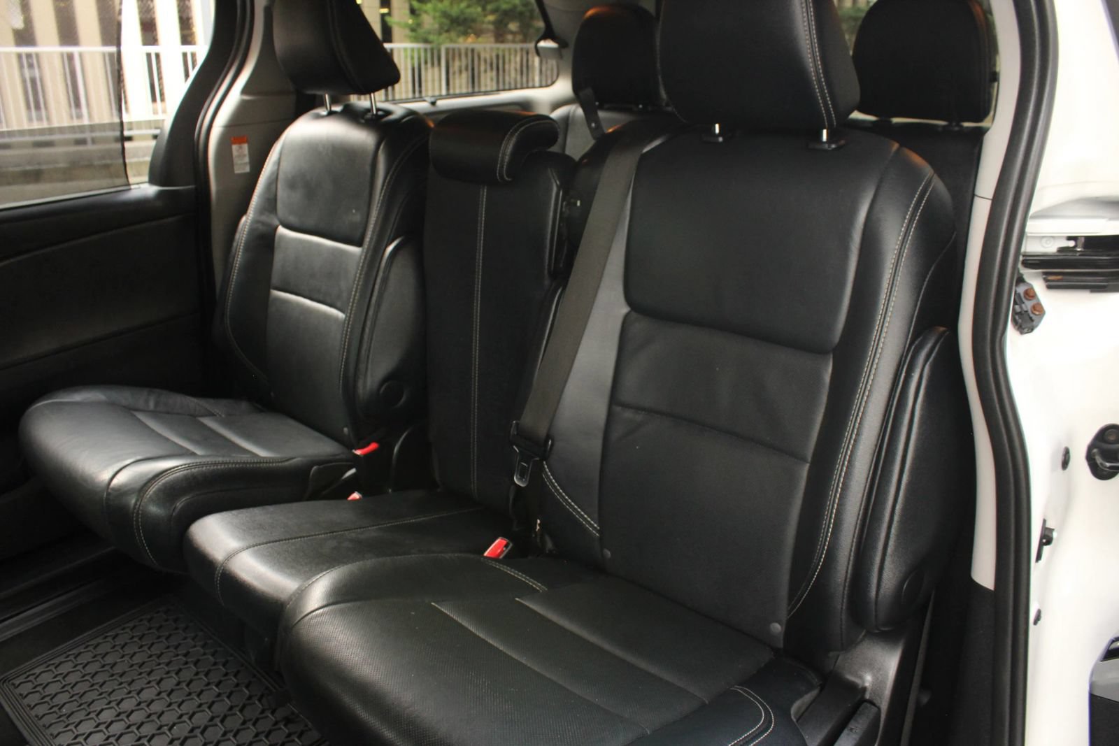 Used 2015 Toyota Sienna SE FWD image 19