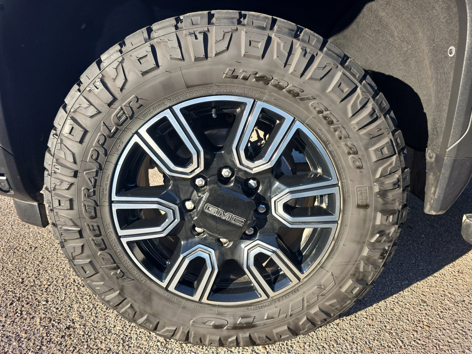 Used 2024 GMC Sierra 2500 AT4 w/ AT4 Premium Plus Package image 26