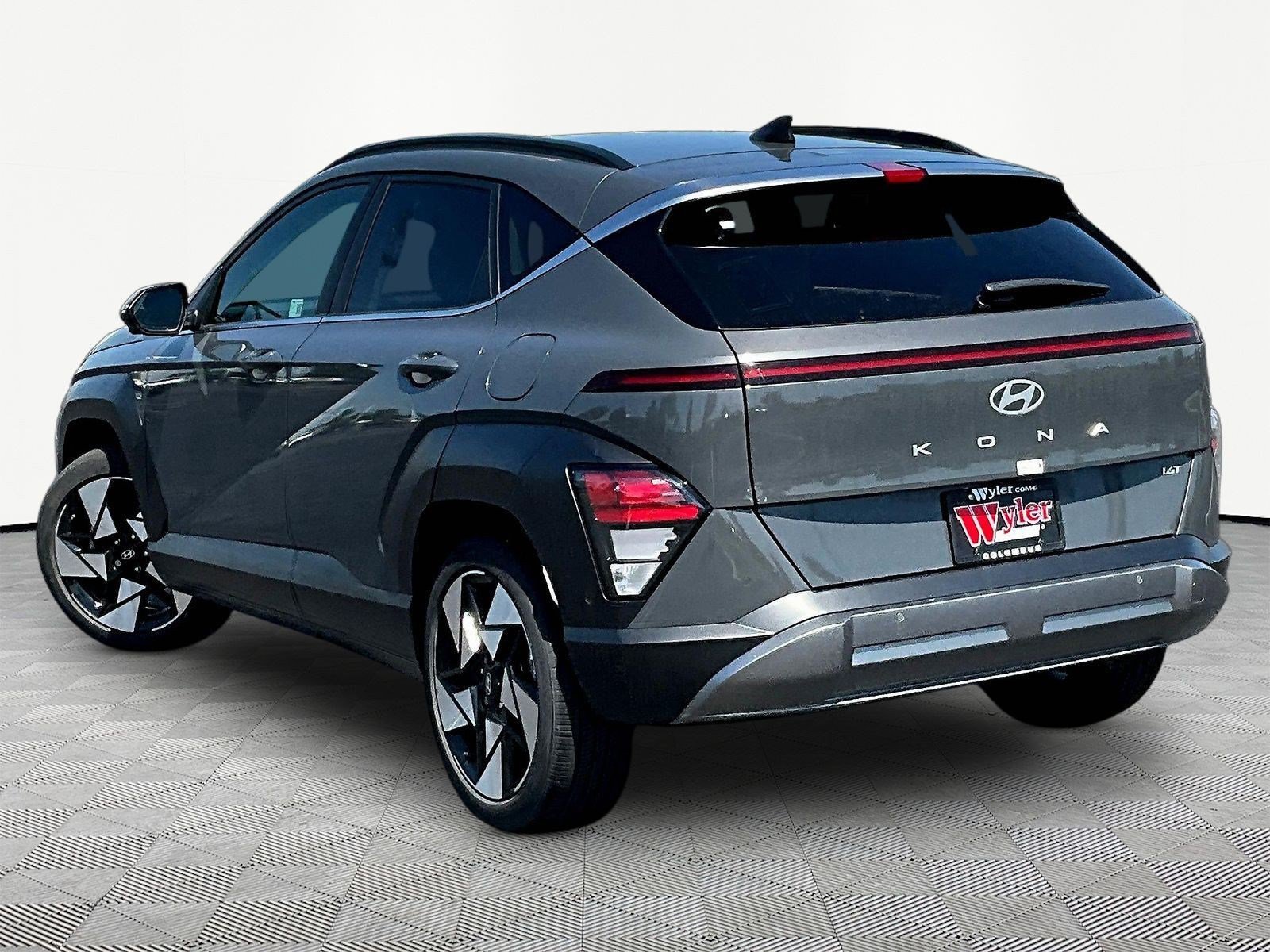 Used 2025 Hyundai Kona Limited FWD image 4