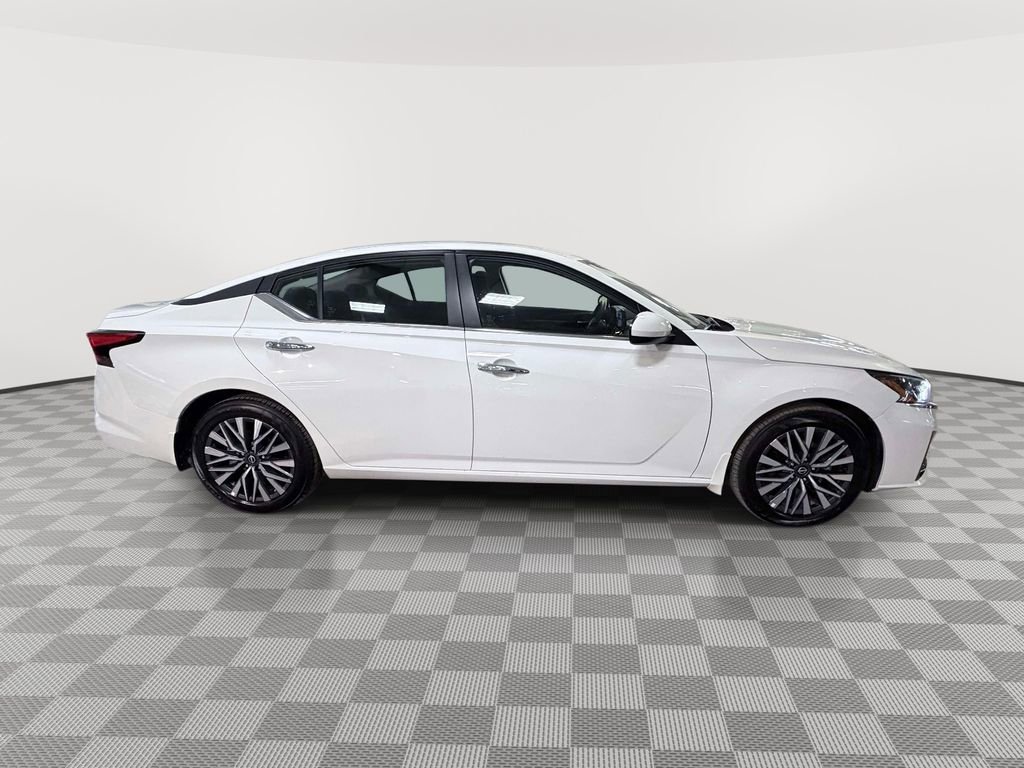 Used 2025 Nissan Altima 2.5 SV w/ SV Premium Package FWD image 2