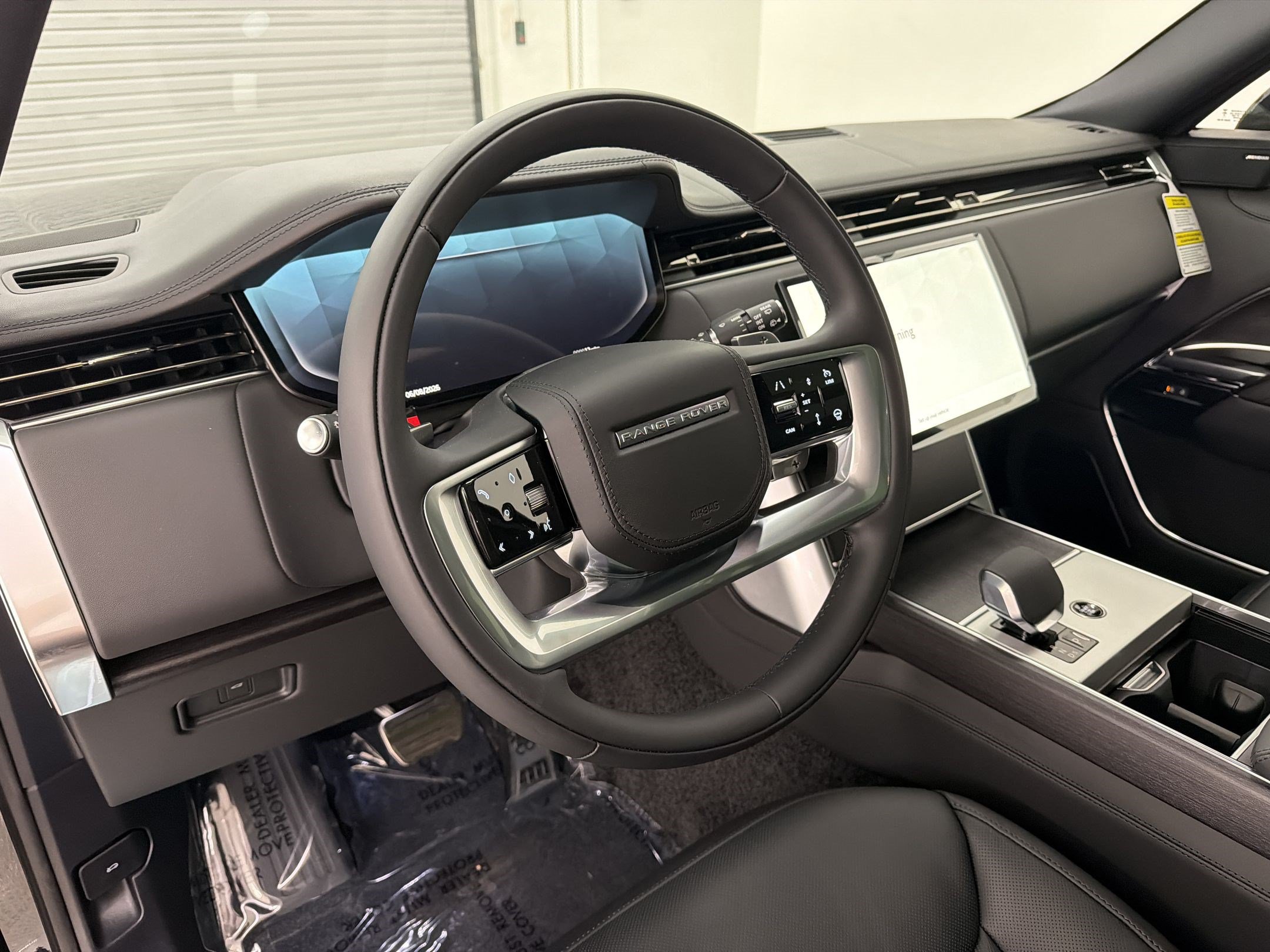 New 2026 Land Rover Range Rover Long Wheelbase SE AWD/4WD image 4