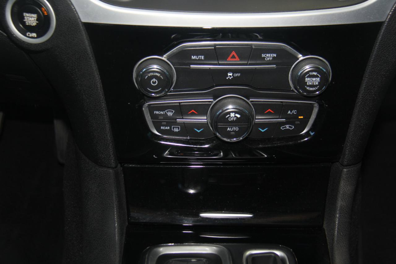Used 2023 Chrysler 300 Touring w/ Sport Appearance Package RWD image 17
