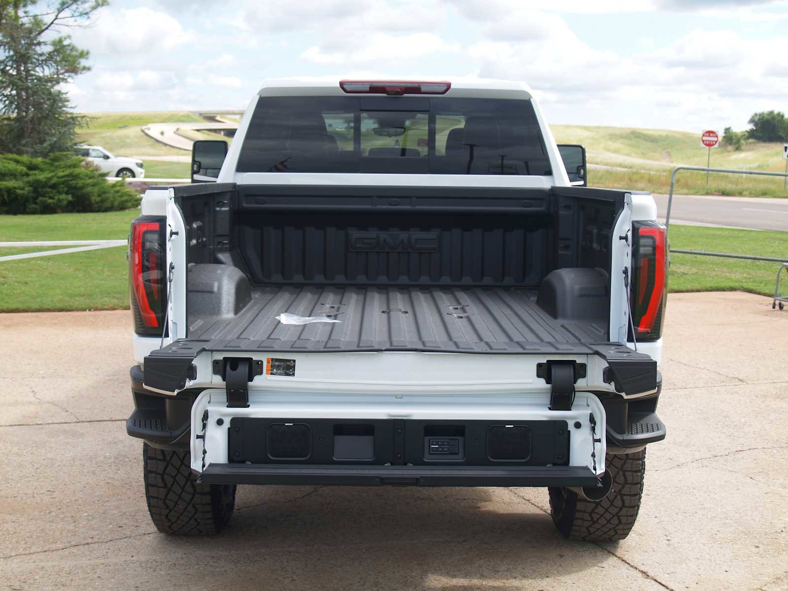 New 2026 GMC Sierra 2500 AT4X image 9