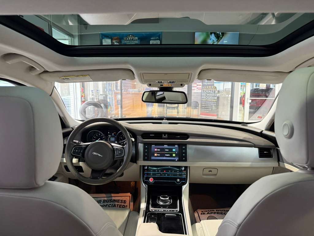 Used 2018 Jaguar XF Premium AWD/4WD image 22