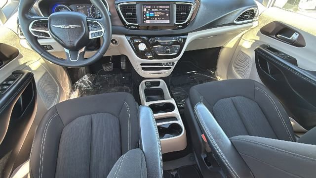 Used 2023 Chrysler Voyager LX FWD image 26