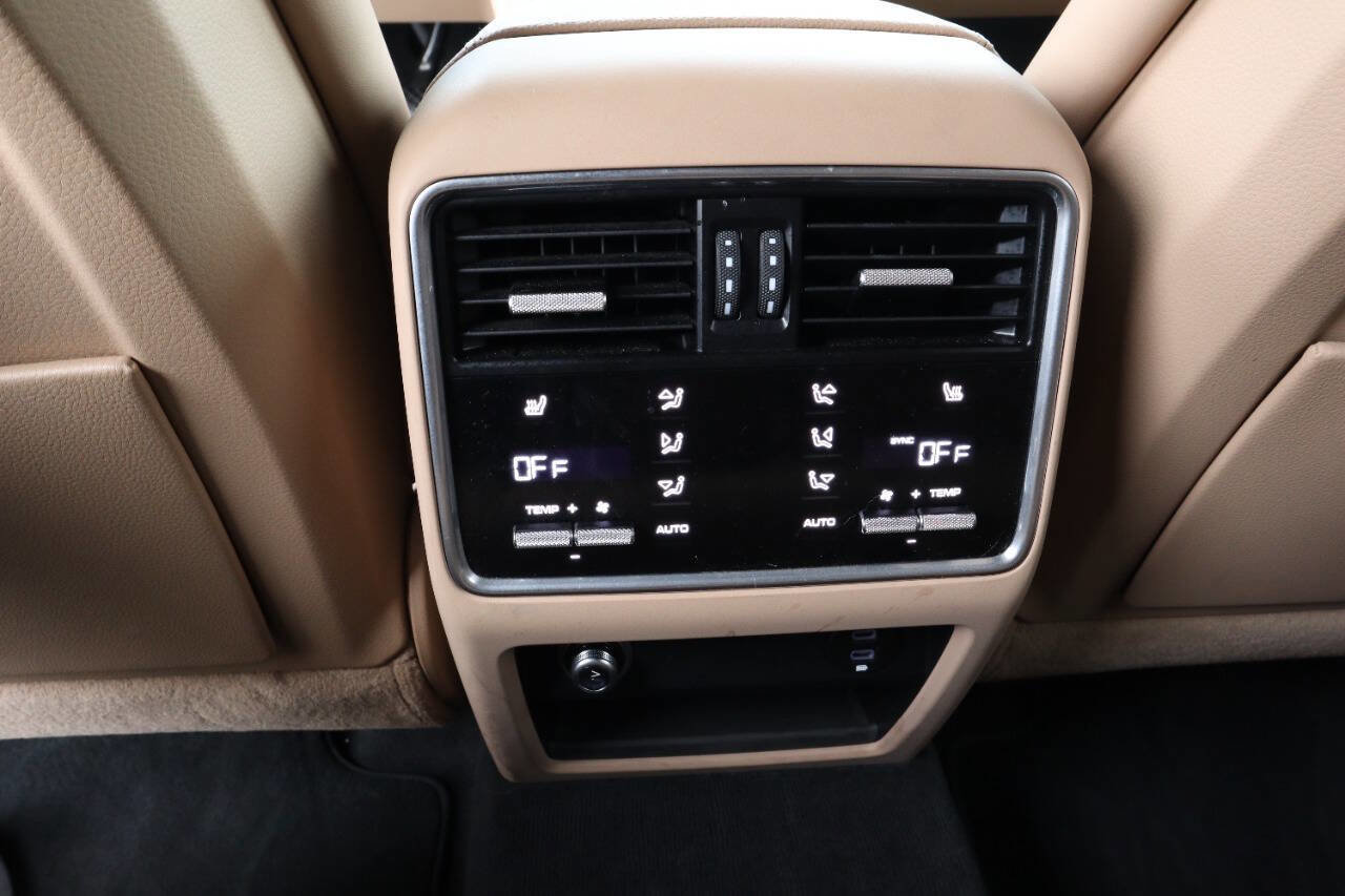Used 2023 Porsche Cayenne Platinum Edition image 6