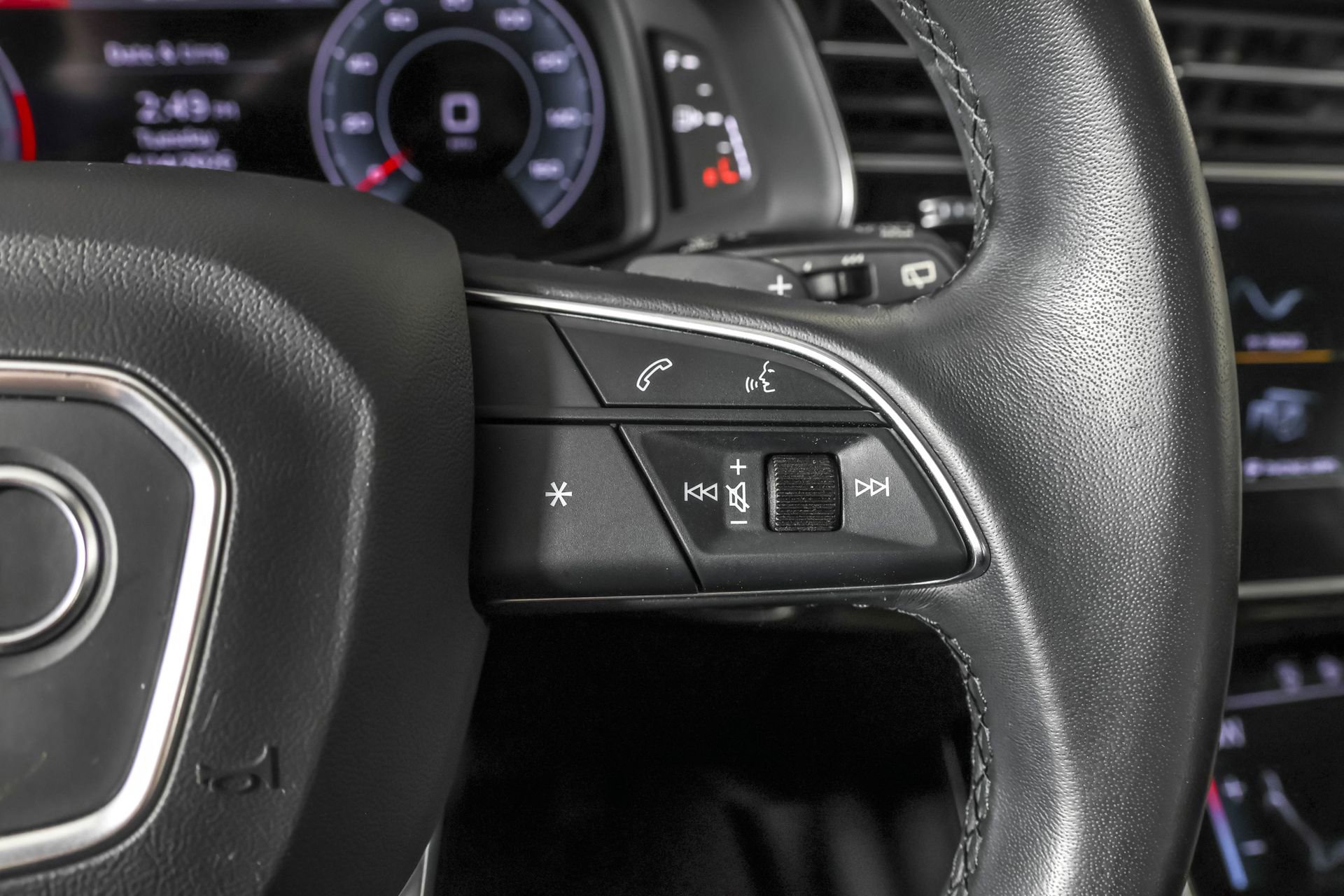 Used 2023 Audi Q7 3.0T Premium w/ Convenience Package image 31