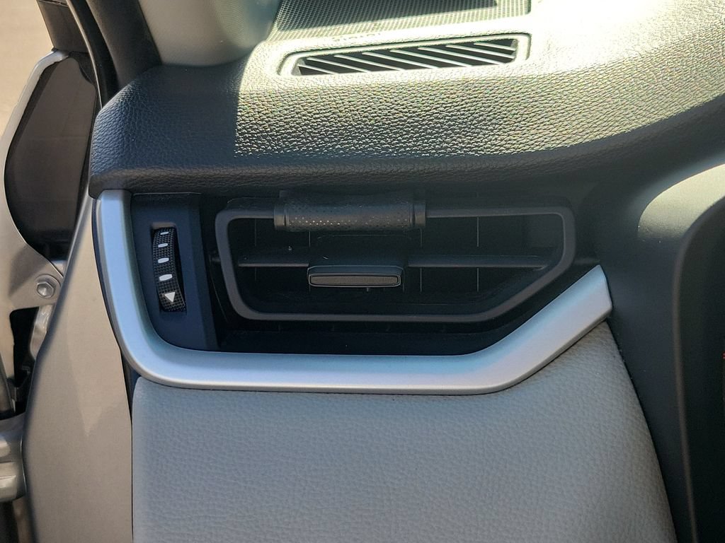 Used 2021 Toyota RAV4 XLE w/ Convenience Package AWD/4WD image 32