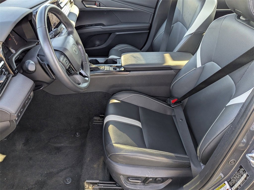 Used 2025 Toyota Camry SE image 18