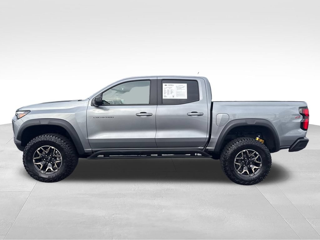 Used 2024 Chevrolet Colorado ZR2 w/ Technology Package AWD/4WD image 2