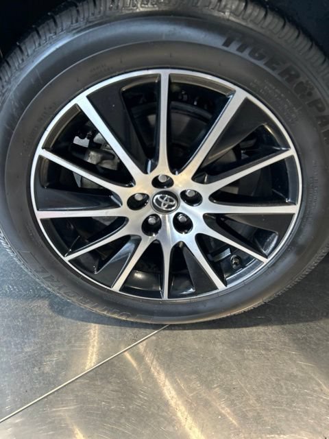 Used 2018 Toyota Highlander SE FWD image 5