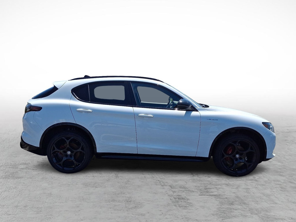 Used 2024 Alfa Romeo Stelvio Veloce AWD/4WD image 6
