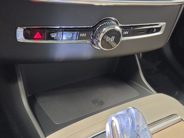 New 2026 Volvo XC90 T8 Plus w/ Protection Package Premier AWD/4WD image 18