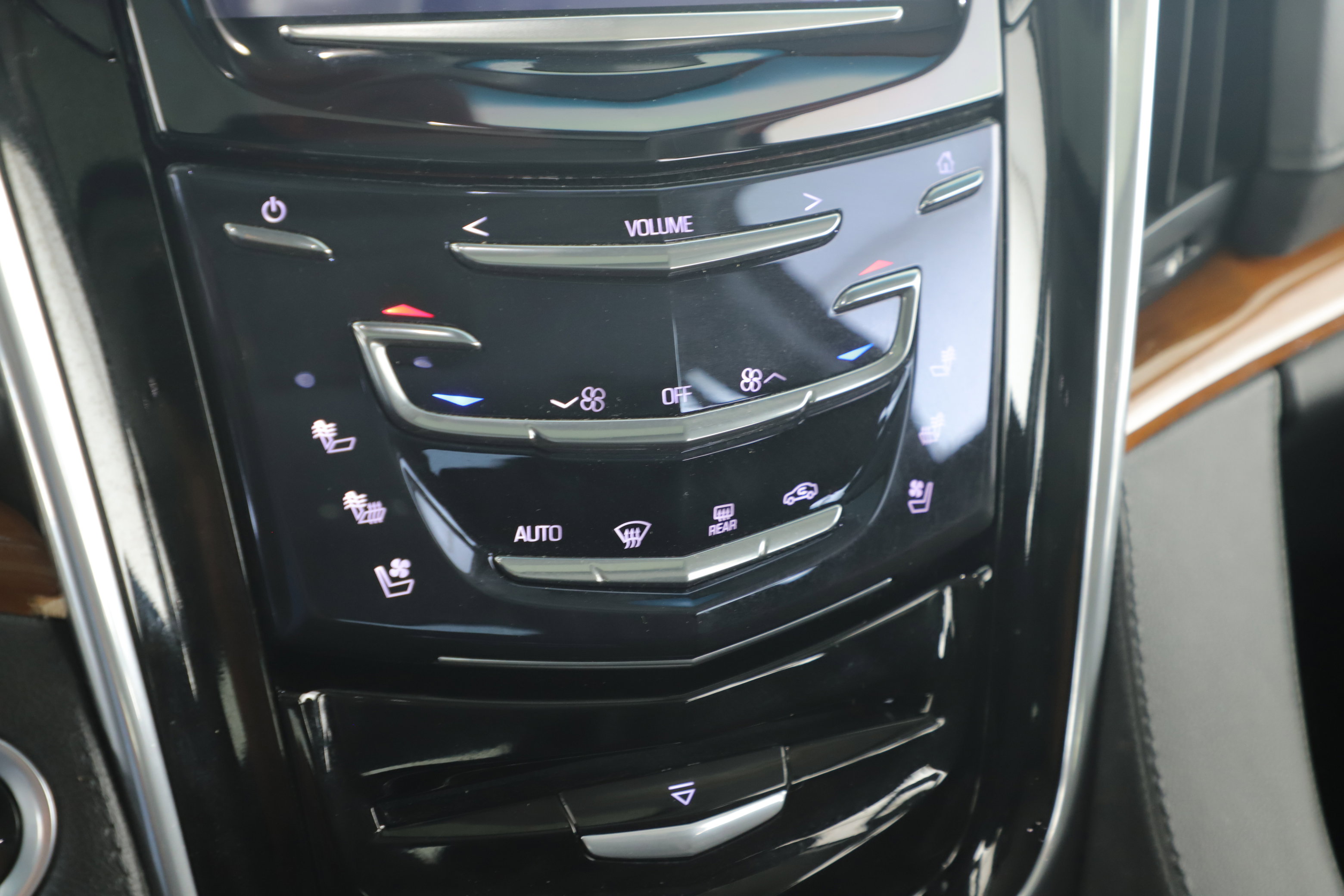 Used 2017 Cadillac Escalade Premium Luxury image 15