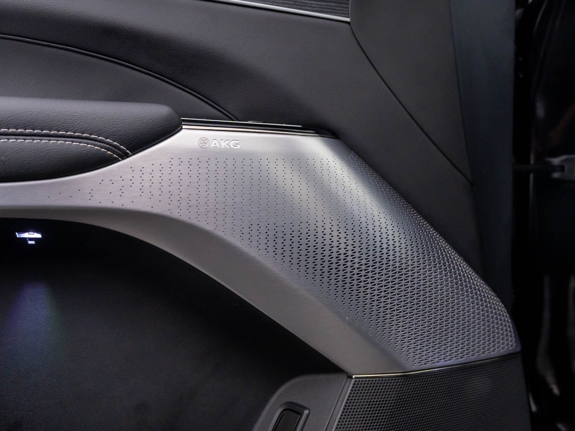 Certified 2025 Cadillac Lyriq Luxury w/ LPO, Floor Liner Package AWD/4WD image 19