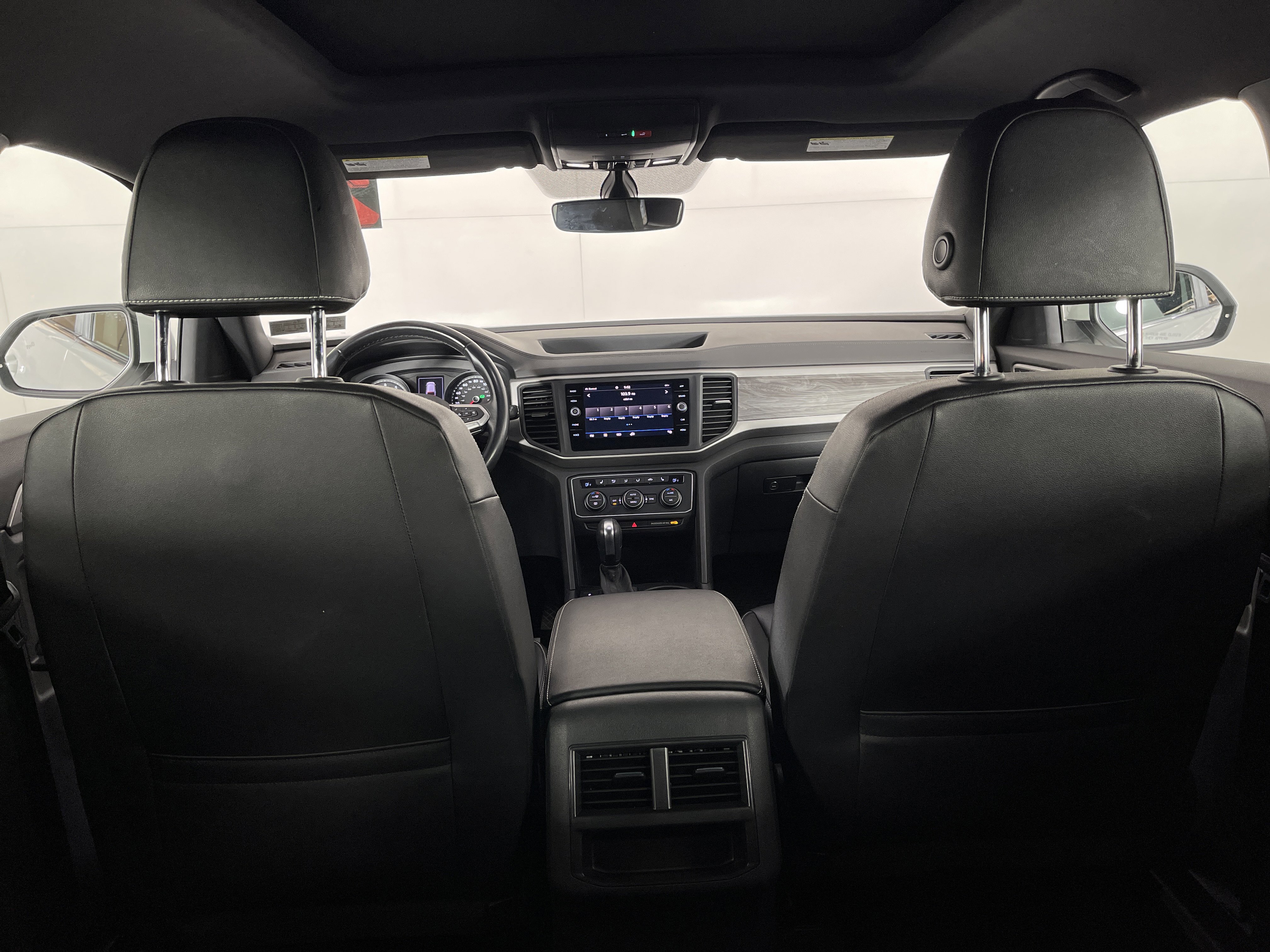 Used 2020 Volkswagen Atlas Cross Sport SE w/ Panoramic Sunroof Package image 17