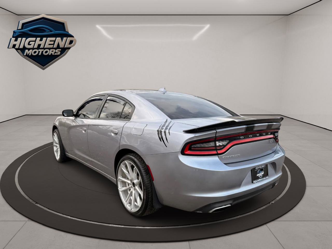 Used 2016 Dodge Charger SXT RWD image 5