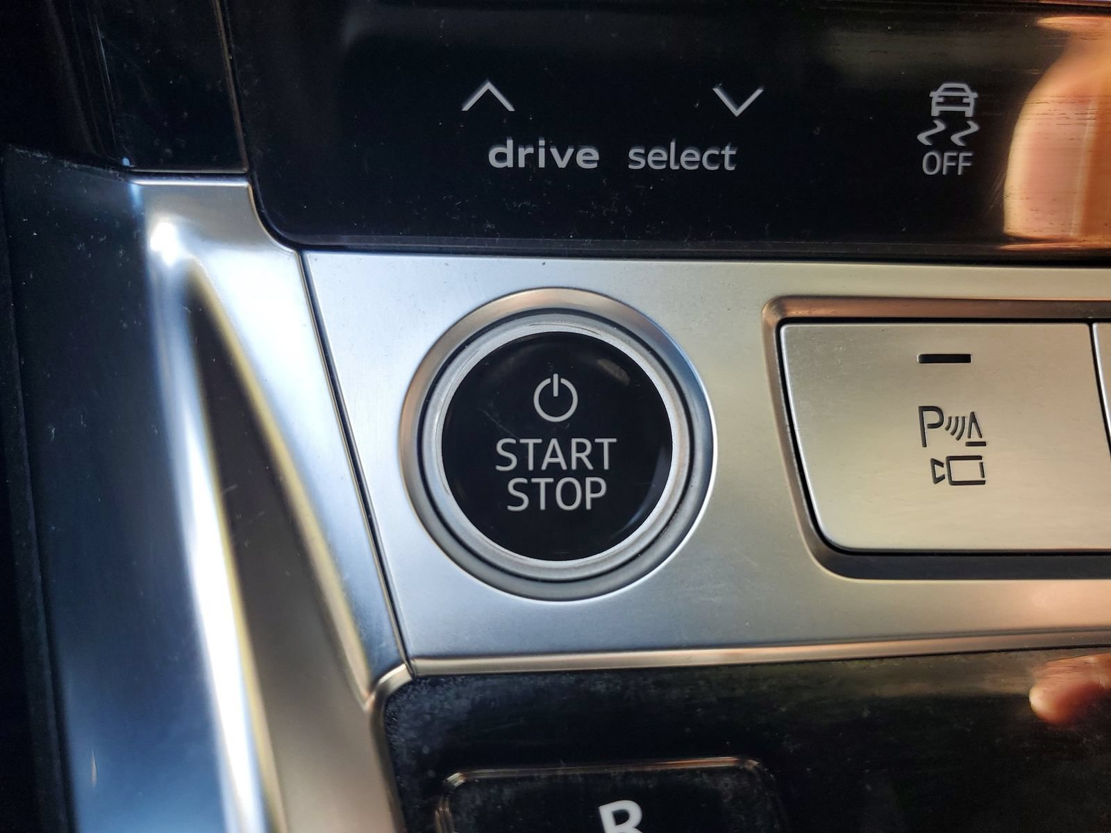 Used 2022 Audi e-tron Premium Plus w/ Premium Plus Package AWD/4WD image 27