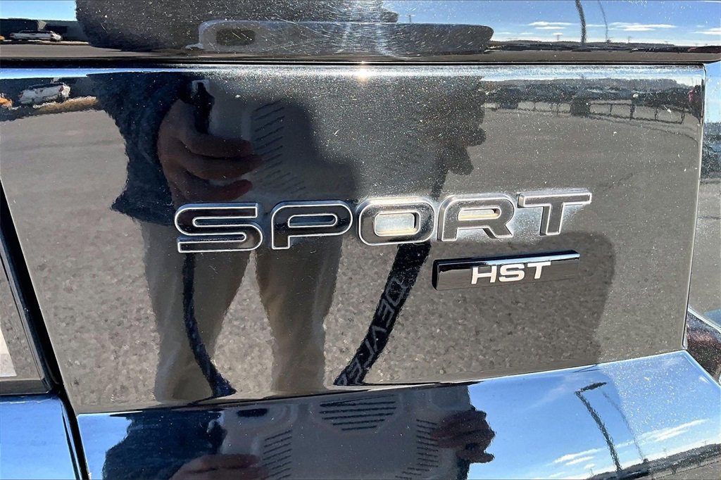 Used 2021 Land Rover Range Rover Sport HST image 32