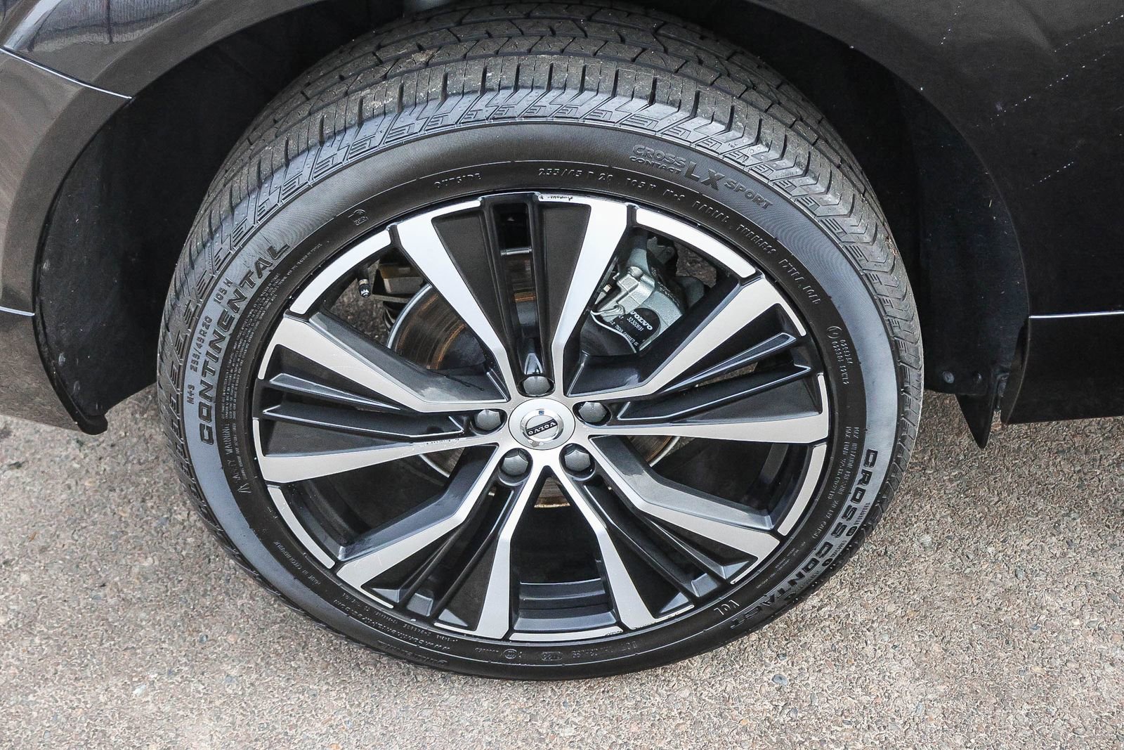 Used 2023 Volvo XC60 B5 Plus image 14