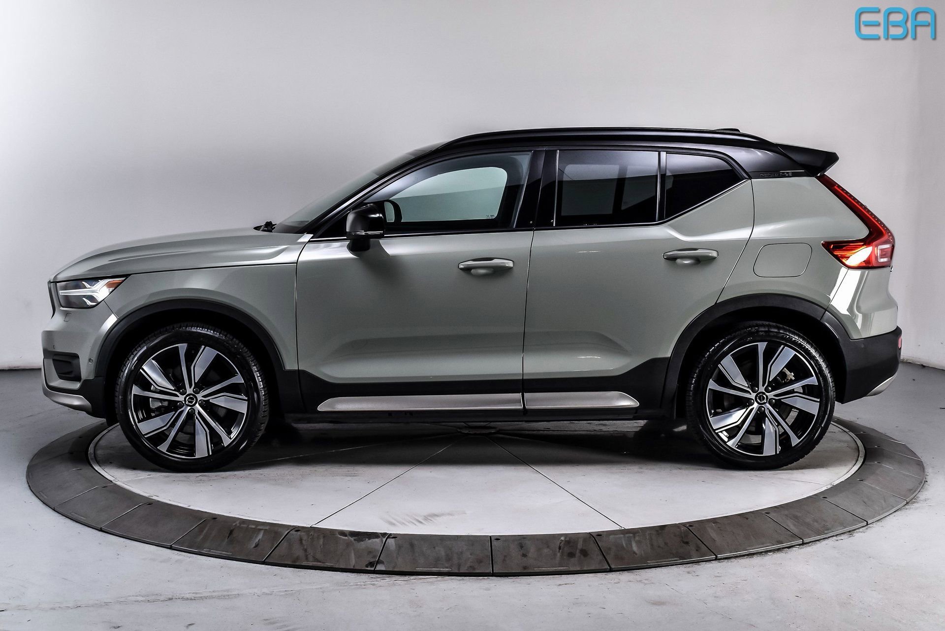 Used 2022 Volvo XC40 P8 Recharge Ultimate image 3