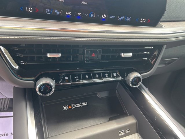 New 2025 Chevrolet Suburban Premier image 26