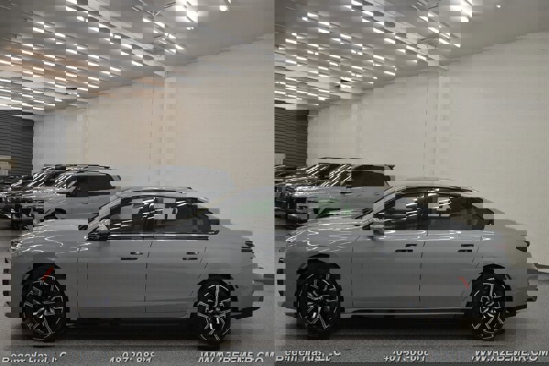 Used 2023 BMW 760i xDrive w/ Parking Assistance Package image 4