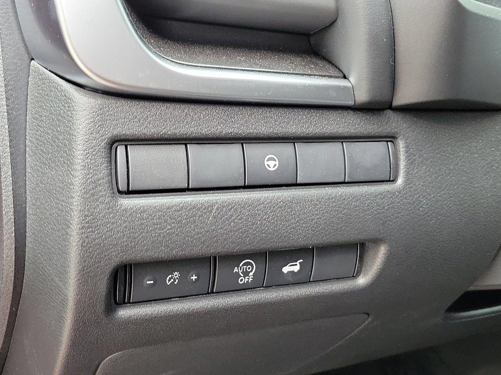 Used 2025 Nissan Rogue SV FWD image 17