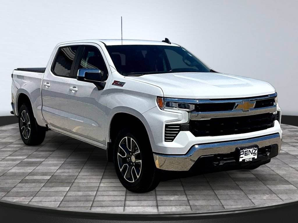 Used 2022 Chevrolet Silverado 1500 LT AWD/4WD image 3