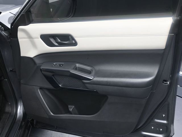 Used 2023 Nissan Pathfinder SV image 23