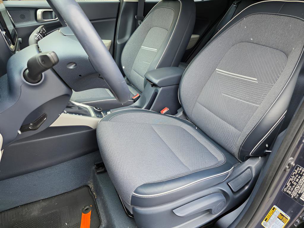 Certified 2024 Hyundai Venue Limited image 18