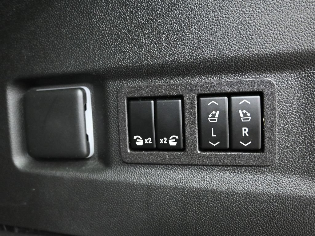 Used 2023 Chevrolet Tahoe Premier w/ Advanced Technology Package AWD/4WD image 18