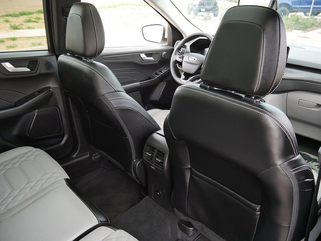Used 2023 Ford Escape Platinum w/ Premium Technology Package AWD/4WD image 57