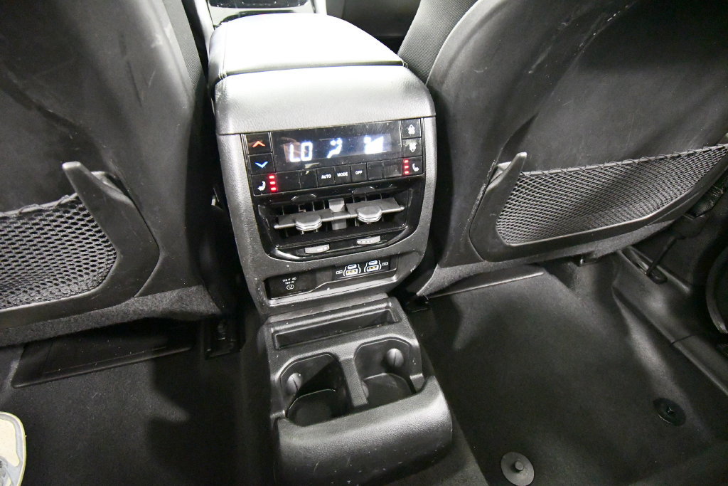Used 2024 Jeep Grand Cherokee L Limited w/ Luxury Tech Group II AWD/4WD image 16