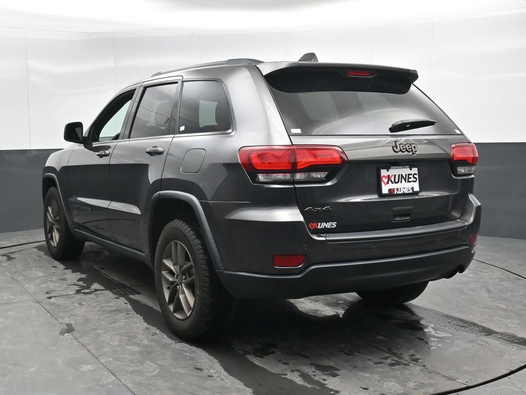 Used 2016 Jeep Grand Cherokee Laredo 75th Anniversary image 10