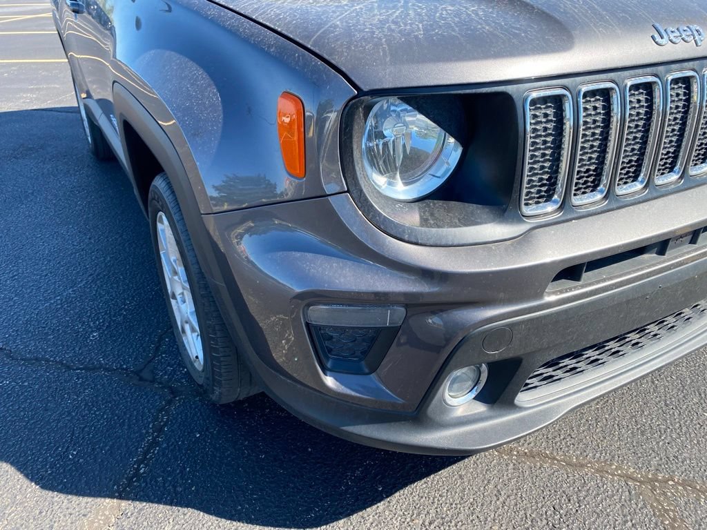 Used 2019 Jeep Renegade Latitude w/ Cold Weather Group AWD/4WD image 3