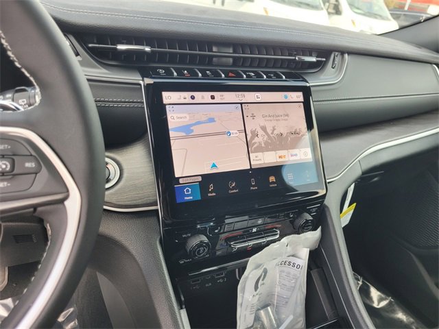 New 2025 Jeep Grand Cherokee Limited image 23