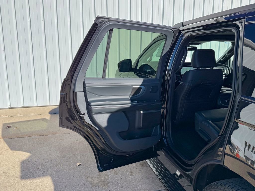 New 2025 Ford Expedition Platinum w/ Stealth Performance Package image 15