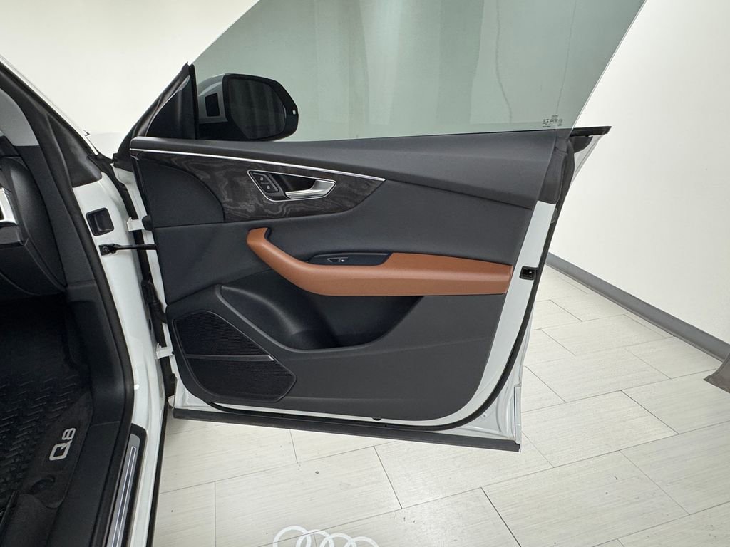 Used 2022 Audi Q8 Premium Plus image 13