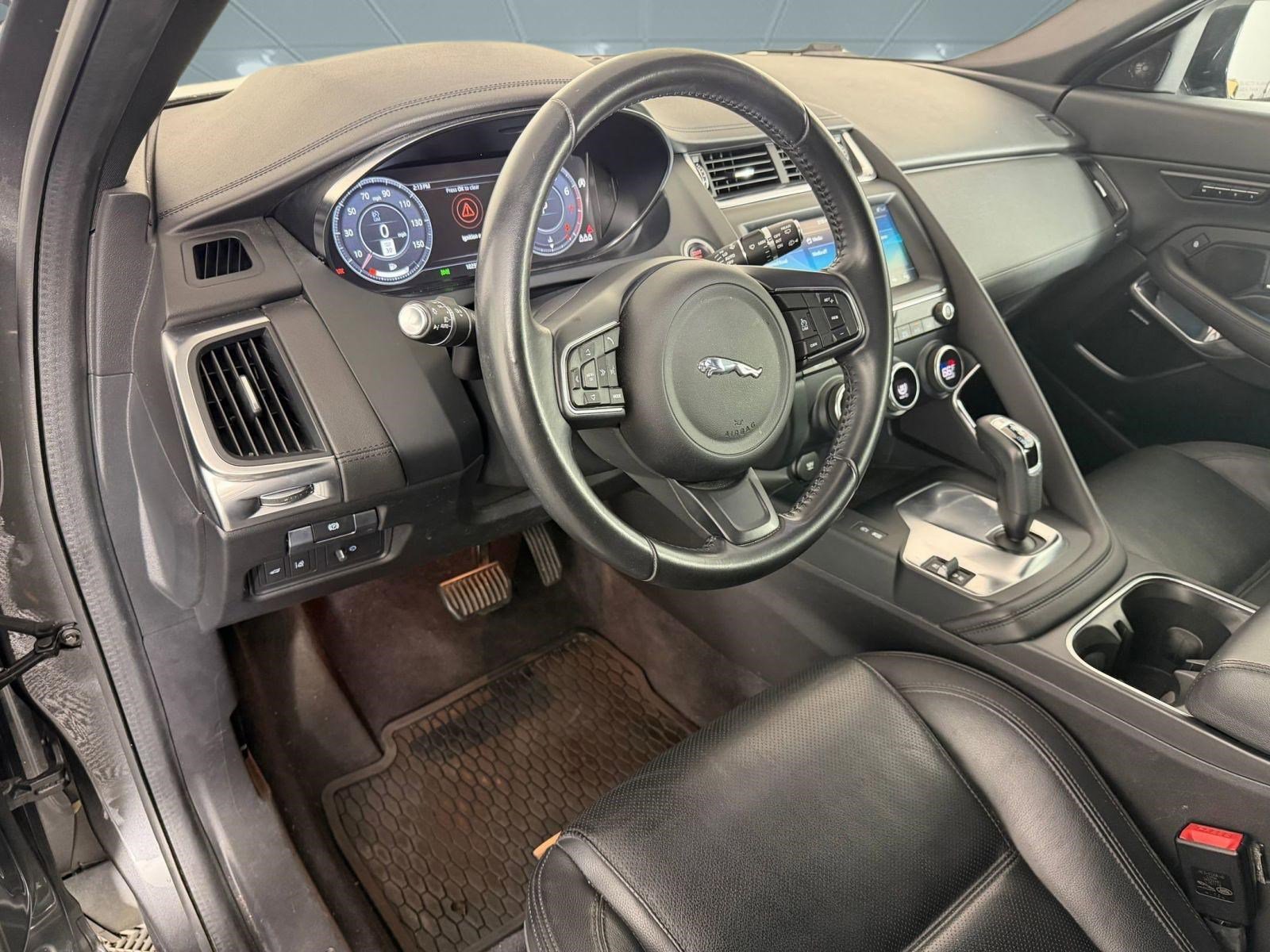 Used 2020 Jaguar E-PACE SE image 4