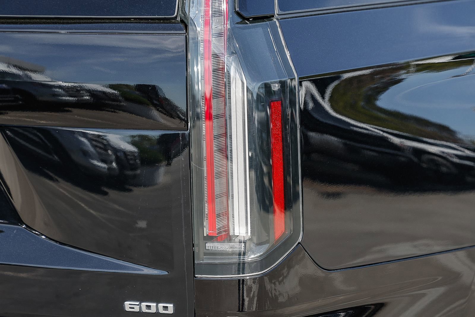 Used 2025 Cadillac Escalade ESV Sport Platinum w/ LPO, Floor Liner Package AWD/4WD image 8