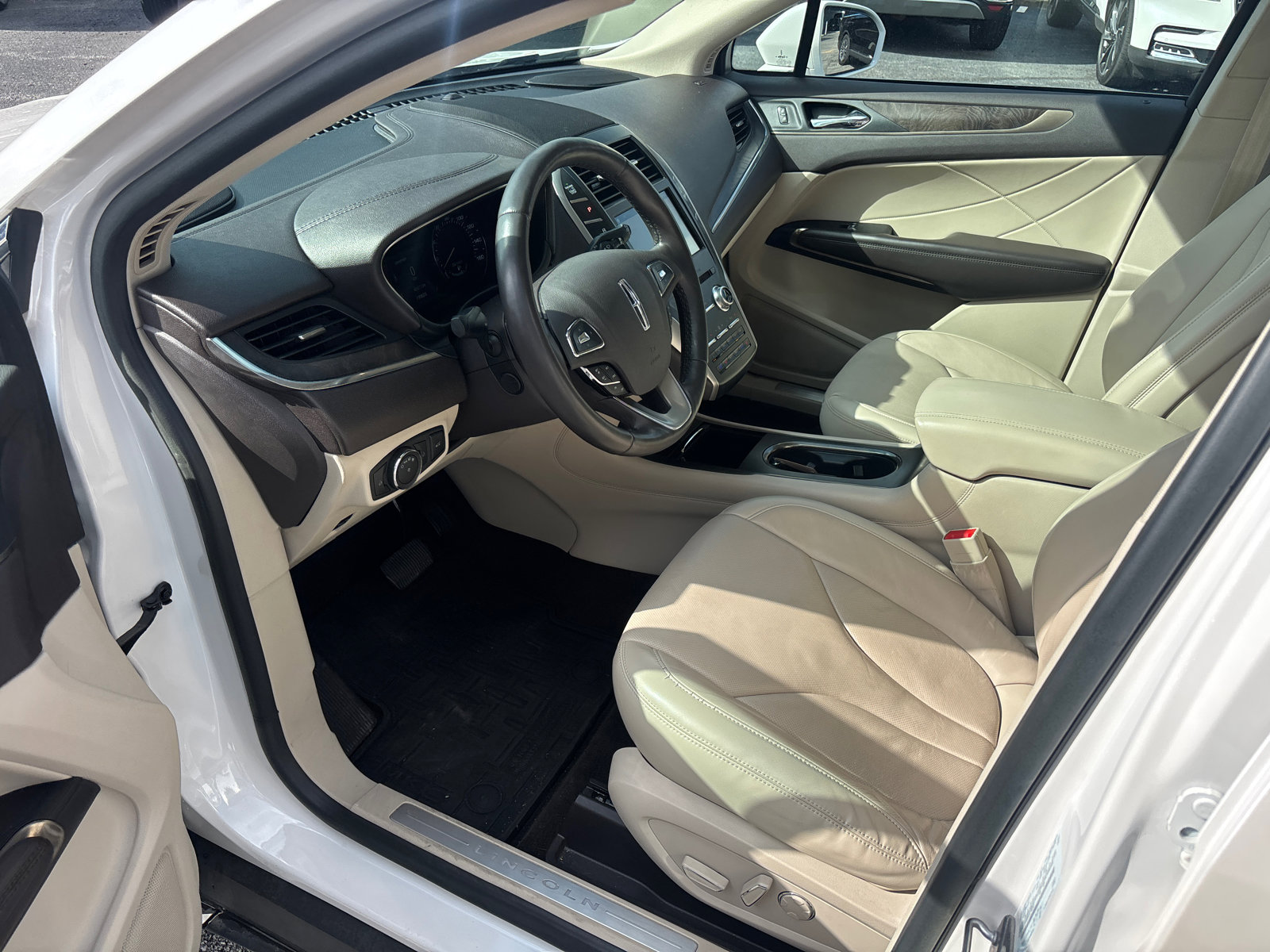 Used 2019 Lincoln MKC Reserve w/ MKC Climate Package AWD/4WD image 23