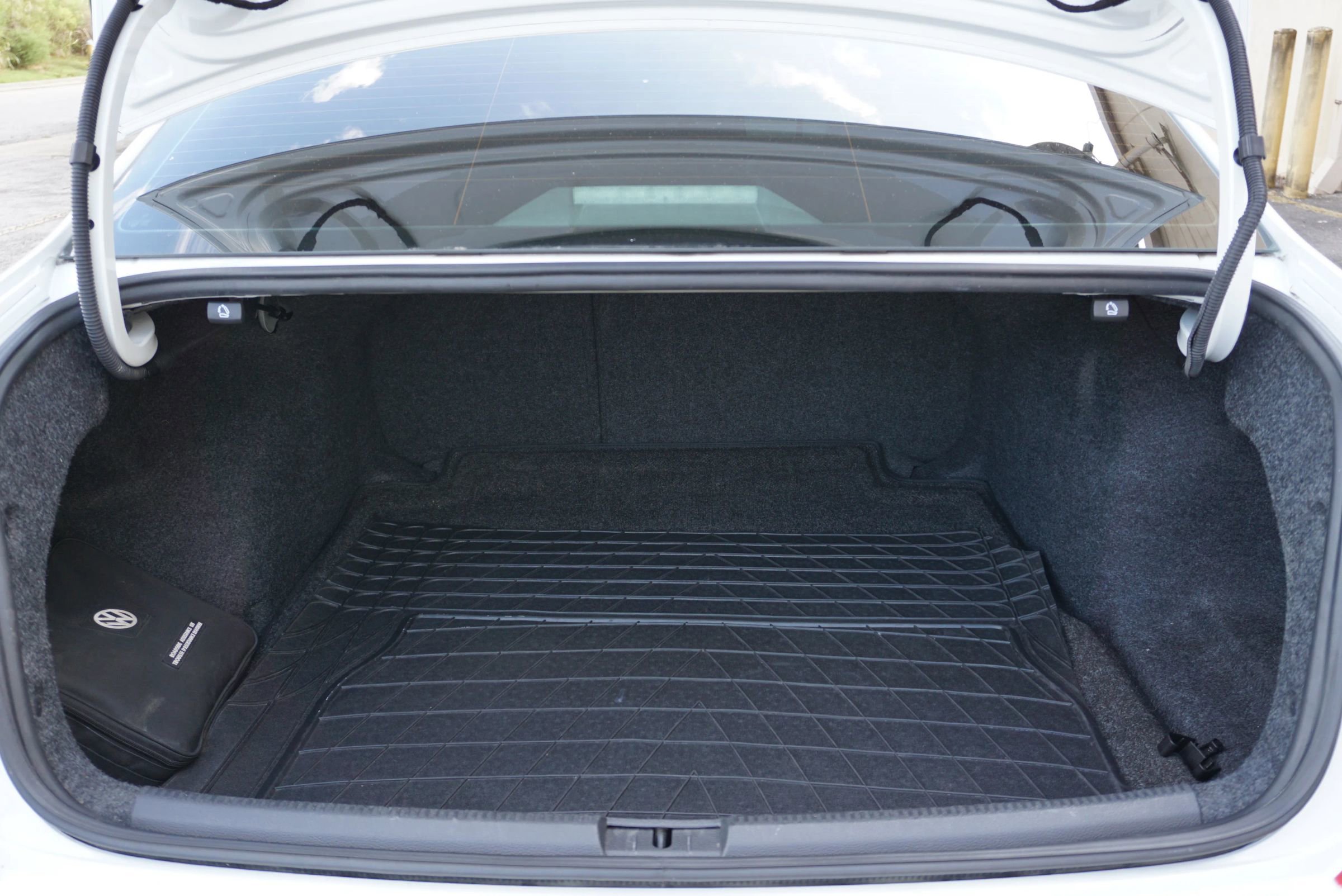 Used 2020 Volkswagen Passat 2.0T R-Line image 18