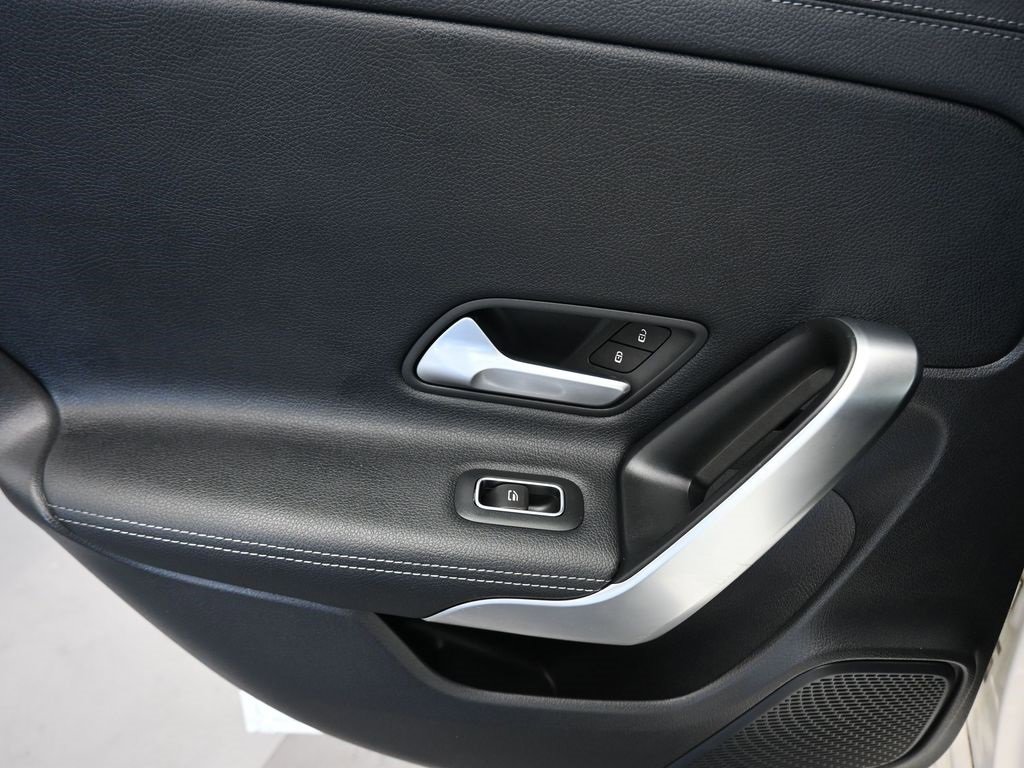 Used 2020 Mercedes-Benz CLA 250 4MATIC image 35