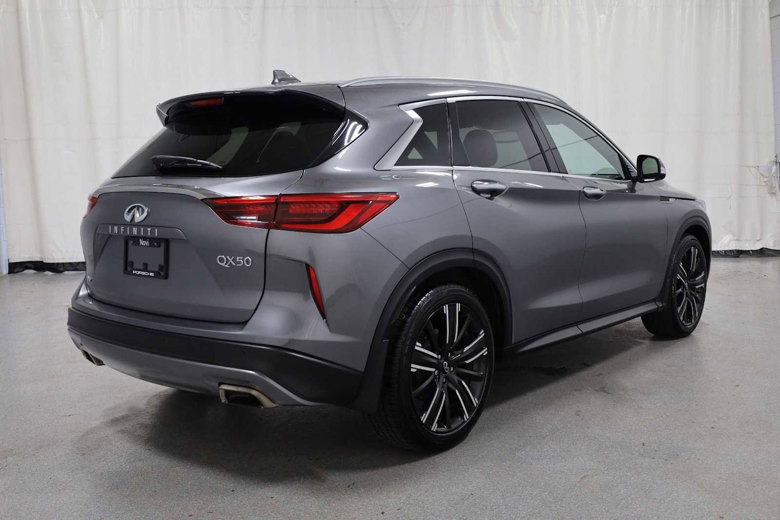 Used 2021 INFINITI QX50 Luxe w/ Appearance Package image 9