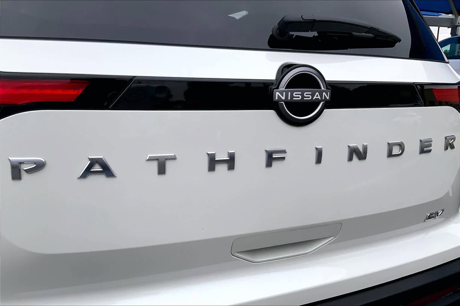 Used 2024 Nissan Pathfinder SV FWD image 31
