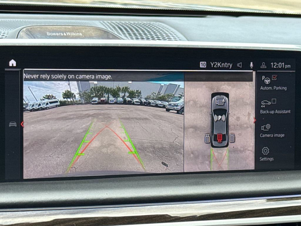 Used 2021 BMW 750i xDrive w/ Executive Package image 21