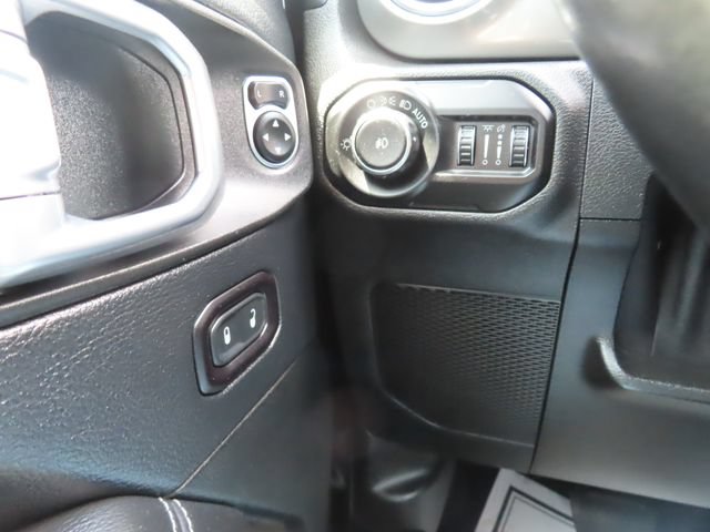 Used 2018 Jeep Wrangler Unlimited Sahara w/ Dual Top Group AWD/4WD image 31