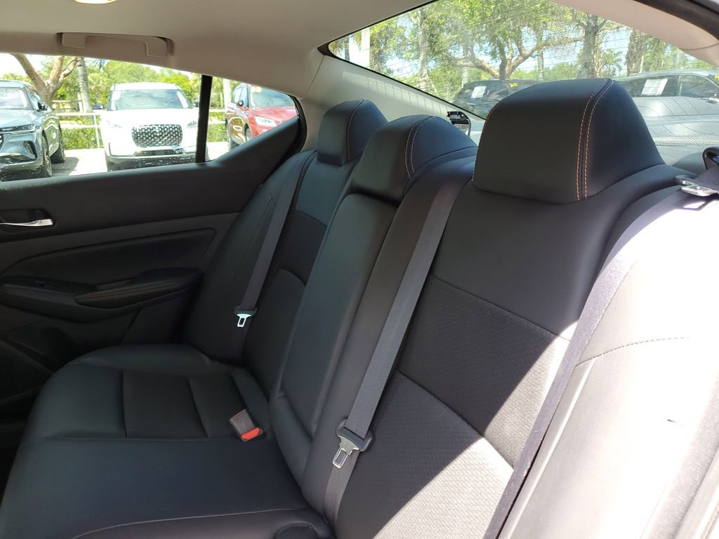 Used 2021 Nissan Altima 2.5 SR w/ SR Premium Package FWD image 12